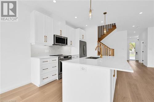 27 Kingfisher Drive, Hamilton, ON - Indoor Photo Showing Kitchen With Upgraded Kitchen