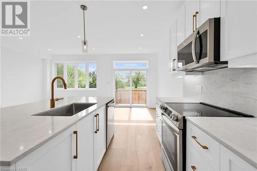 27 Kingfisher Drive, Hamilton, ON - Indoor Photo Showing Kitchen With Upgraded Kitchen