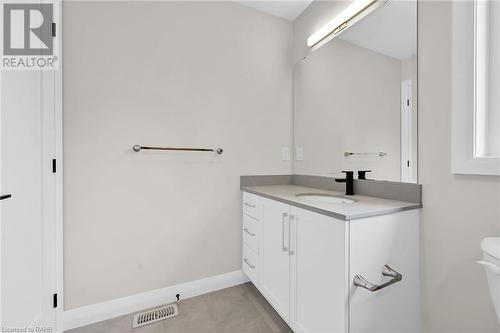 27 Kingfisher Drive, Hamilton, ON - Indoor Photo Showing Bathroom