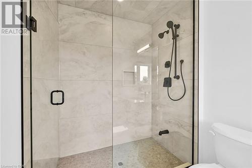 27 Kingfisher Drive, Hamilton, ON - Indoor Photo Showing Bathroom