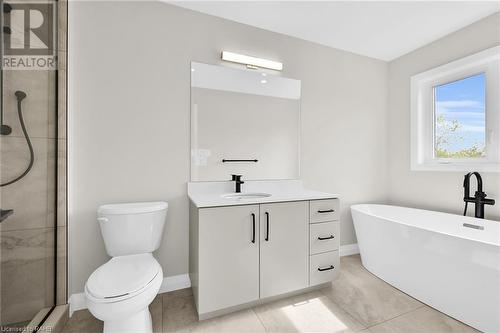 27 Kingfisher Drive, Hamilton, ON - Indoor Photo Showing Bathroom