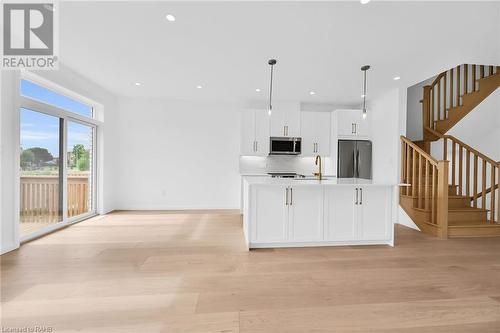 27 Kingfisher Drive, Hamilton, ON - Indoor Photo Showing Kitchen