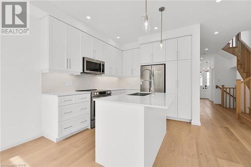 35 Kingfisher Drive, Hamilton, ON - Indoor Photo Showing Kitchen With Upgraded Kitchen