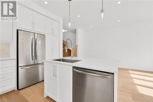 35 Kingfisher Drive, Hamilton, ON - Indoor Photo Showing Kitchen