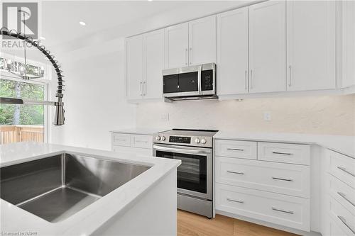 35 Kingfisher Drive, Hamilton, ON - Indoor Photo Showing Kitchen