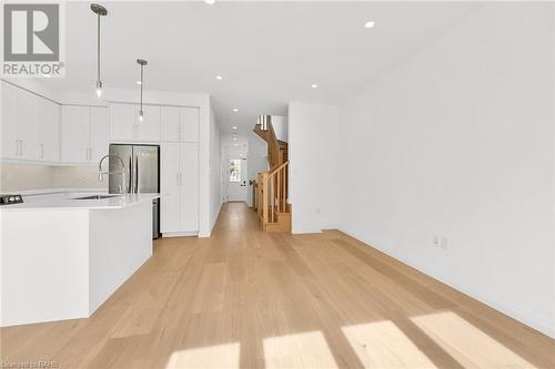 35 Kingfisher Drive, Hamilton, ON - Indoor Photo Showing Kitchen