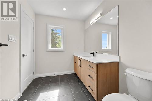 35 Kingfisher Drive, Hamilton, ON - Indoor Photo Showing Bathroom