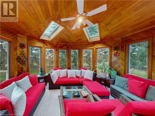 200 Green Mountain Road E, Stoney Creek, ON - Indoor Photo Showing Living Room