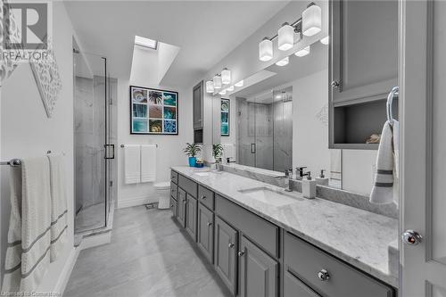 200 Green Mountain Road E, Stoney Creek, ON - Indoor Photo Showing Bathroom