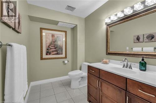 200 Green Mountain Road E, Stoney Creek, ON - Indoor Photo Showing Bathroom