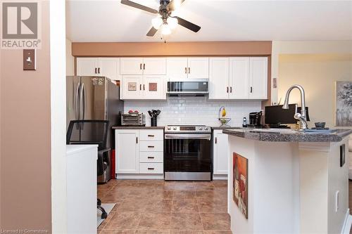 2025 Cleaver Avenue Unit# 32, Burlington, ON - Indoor Photo Showing Kitchen With Upgraded Kitchen