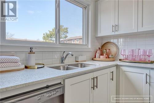 20 Anna Capri Drive Unit# 18, Hamilton, ON - Indoor Photo Showing Kitchen With Double Sink