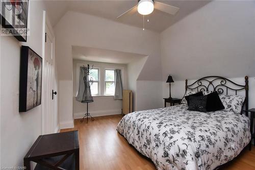 Large loft - so many possibilities - 185 Fairleigh Avenue S, Hamilton, ON - Indoor Photo Showing Bedroom