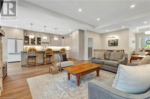 7 East Street, Port Dover, ON - Indoor Photo Showing Living Room