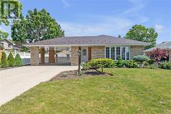 16 Lawrence Avenue  Stoney Creek, ON L8G 2M7