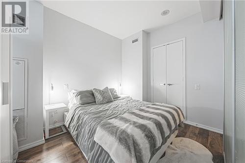 45 Charles Street E Unit# 605, Toronto, ON - Indoor Photo Showing Bedroom