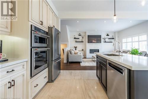 28 Columbus Gate, Stoney Creek, ON - Indoor Photo Showing Kitchen With Upgraded Kitchen