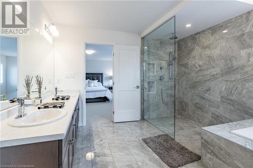 28 Columbus Gate, Stoney Creek, ON - Indoor Photo Showing Bathroom