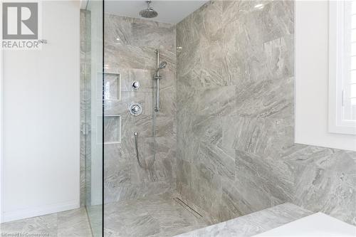 28 Columbus Gate, Stoney Creek, ON - Indoor Photo Showing Bathroom