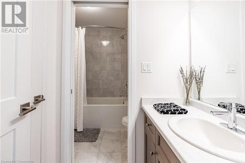 28 Columbus Gate, Stoney Creek, ON - Indoor Photo Showing Bathroom