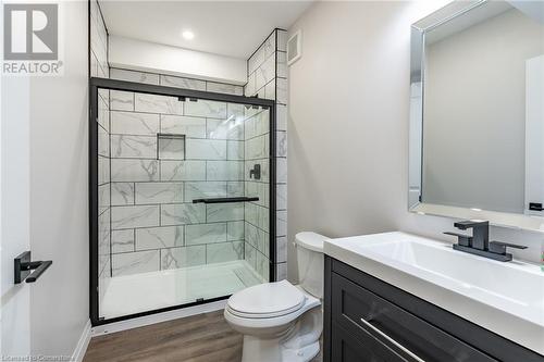 28 Columbus Gate, Stoney Creek, ON - Indoor Photo Showing Bathroom