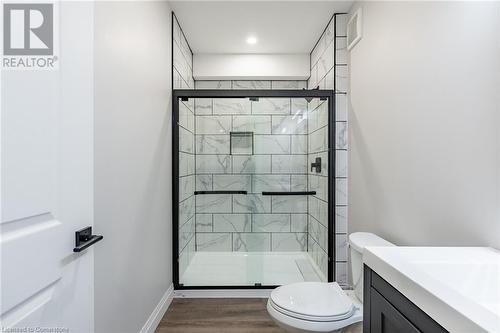 28 Columbus Gate, Stoney Creek, ON - Indoor Photo Showing Bathroom