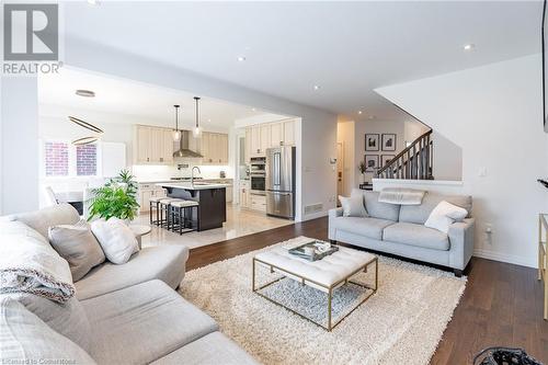 28 Columbus Gate, Stoney Creek, ON - Indoor Photo Showing Living Room