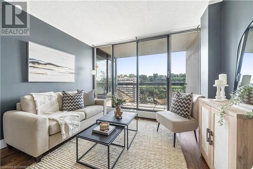 150 Charlton Avenue E Unit# 2907, Hamilton, ON - Indoor Photo Showing Living Room