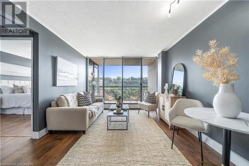 150 Charlton Avenue E Unit# 2907, Hamilton, ON - Indoor Photo Showing Living Room