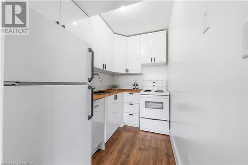 150 Charlton Avenue E Unit# 2907, Hamilton, ON - Indoor Photo Showing Kitchen