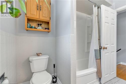 206 Kings Forest Drive, Hamilton, ON - Indoor Photo Showing Bathroom