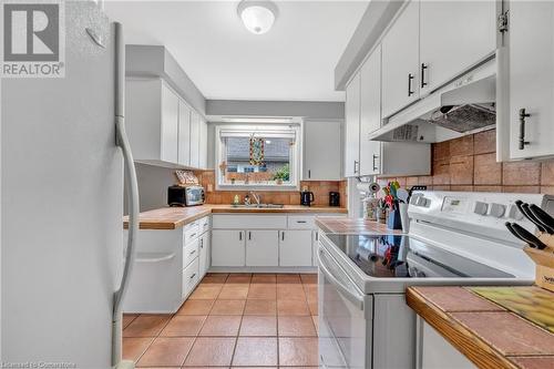 206 Kings Forest Drive, Hamilton, ON - Indoor Photo Showing Kitchen