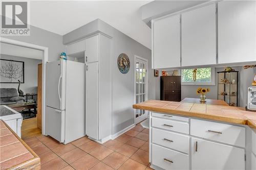 206 Kings Forest Drive, Hamilton, ON - Indoor Photo Showing Kitchen