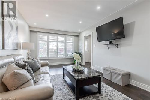 1223 Dunsmure Road, Hamilton, ON - Indoor Photo Showing Living Room