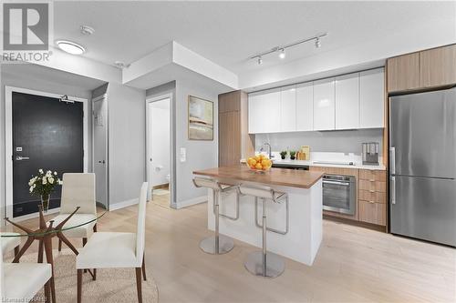 5220 Dundas Street Unit# 210, Burlington, ON - Indoor Photo Showing Kitchen