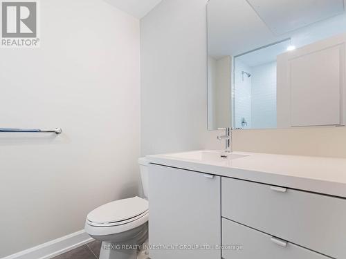 818 - 3220 William Coltson Avenue, Oakville, ON - Indoor Photo Showing Bathroom