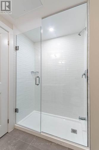 818 - 3220 William Coltson Avenue, Oakville, ON - Indoor Photo Showing Bathroom