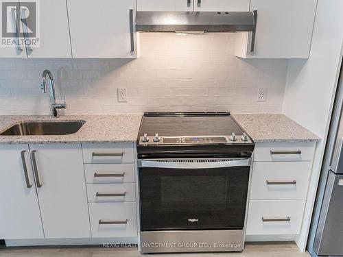 818 - 3220 William Coltson Avenue, Oakville, ON - Indoor Photo Showing Kitchen With Upgraded Kitchen