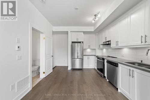 L113 - 9560 Islington Avenue, Vaughan (Sonoma Heights), ON - Indoor Photo Showing Kitchen With Stainless Steel Kitchen With Upgraded Kitchen