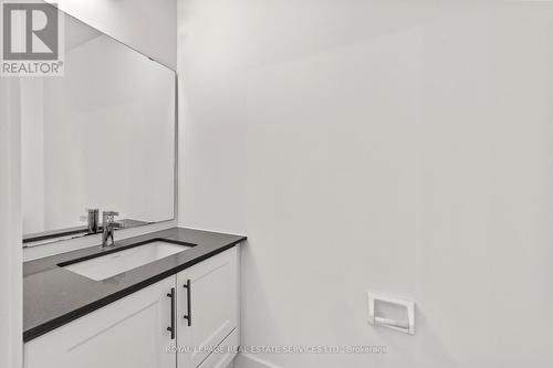 L113 - 9560 Islington Avenue, Vaughan, ON -  Photo Showing Bathroom