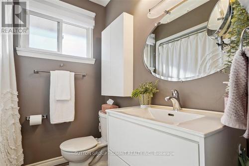 486 Lees Lane, Oakville, ON - Indoor Photo Showing Bathroom