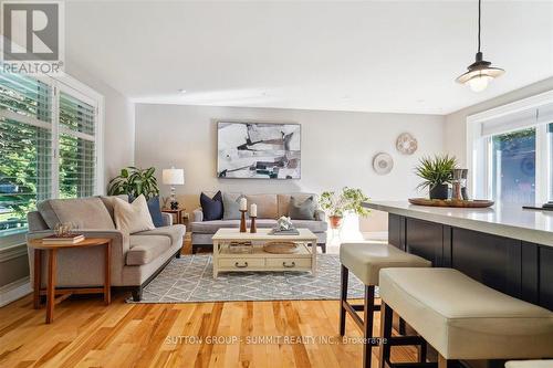 486 Lees Lane, Oakville, ON - Indoor Photo Showing Living Room