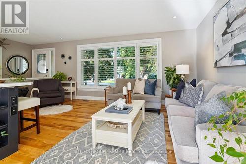 486 Lees Lane, Oakville, ON - Indoor Photo Showing Living Room