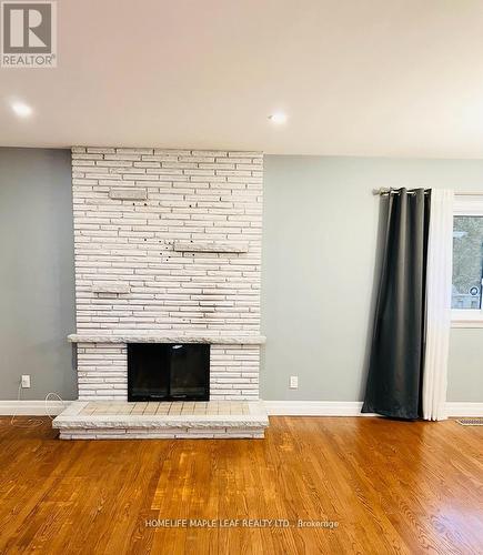 442 Scenic Drive, London, ON - Indoor Photo Showing Living Room With Fireplace