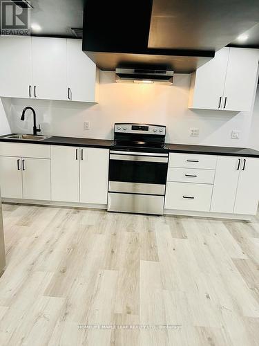 442 Scenic Drive, London, ON - Indoor Photo Showing Kitchen