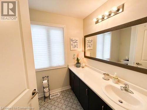 70 Genoa Drive, Hamilton, ON - Indoor Photo Showing Bathroom