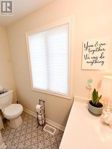 70 Genoa Drive, Hamilton, ON - Indoor Photo Showing Bathroom