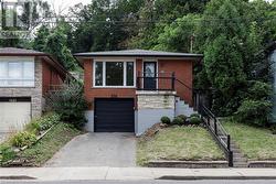 256 CHARLTON Avenue E  Hamilton, ON L8N 1Z1