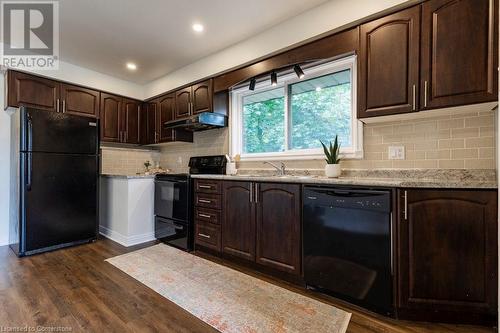 256 Charlton Avenue E, Hamilton, ON - Indoor Photo Showing Kitchen