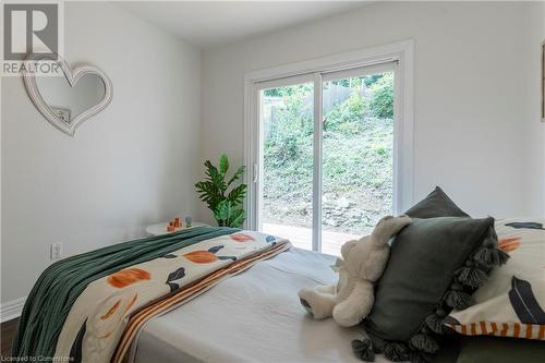 256 Charlton Avenue E, Hamilton, ON - Indoor Photo Showing Bedroom